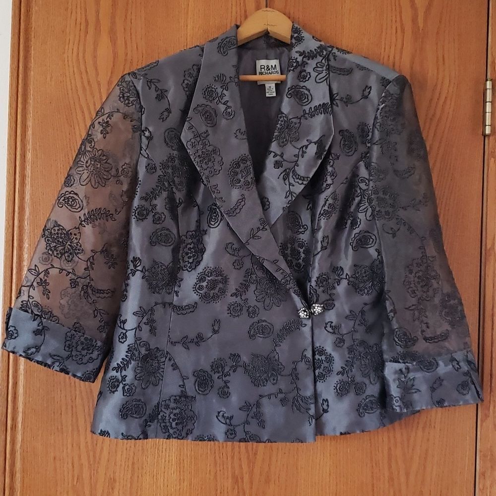 EUC R&M Richards Dressy Top Satin with Sparkly Floral Design Sheer Sleeves Sz 18